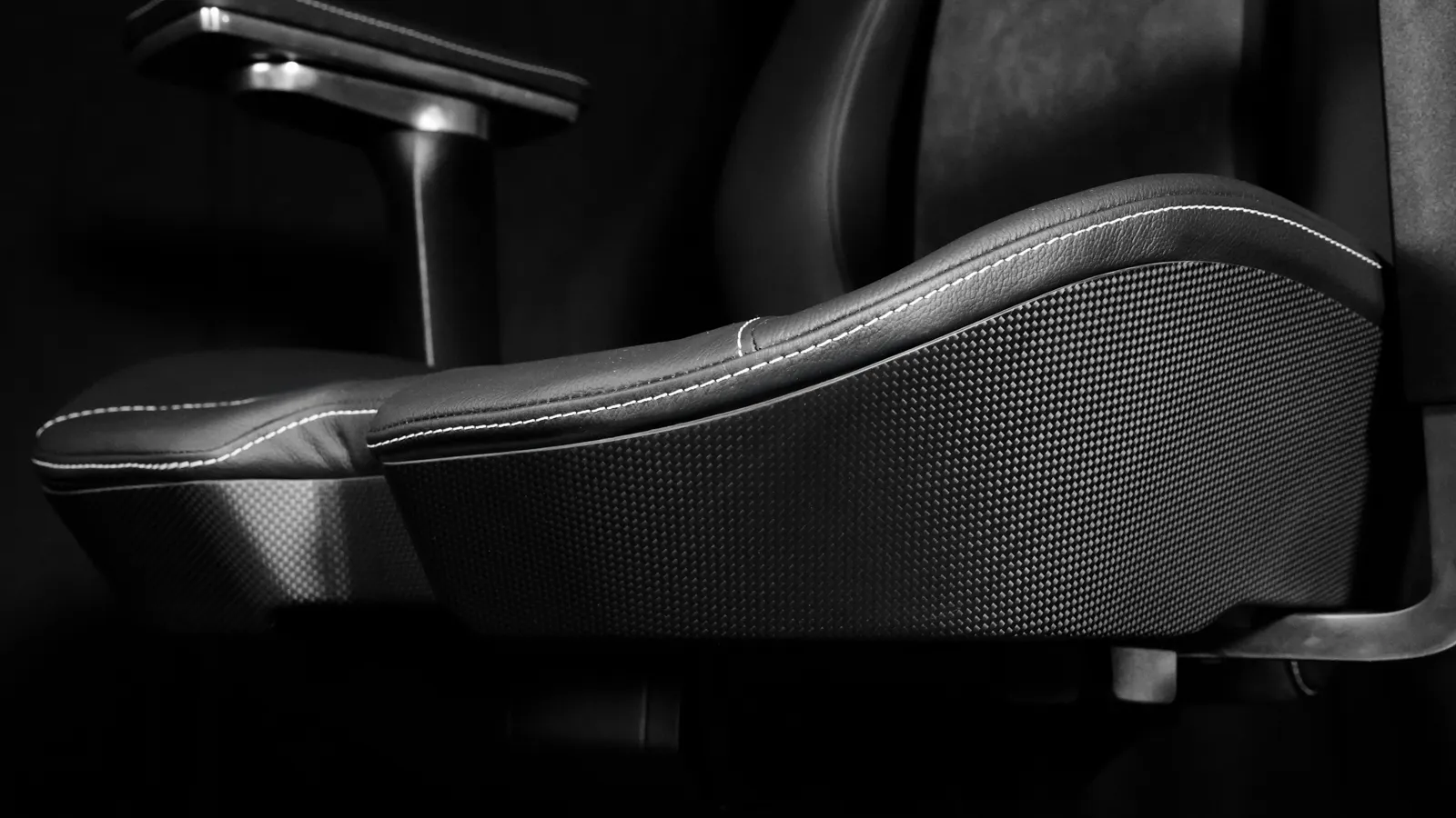 Ultraschlanke Carbon-Architektur des Fiberseats One